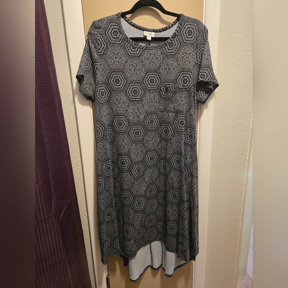 LuLaRoe Carly XL Black and White Patterned Dress